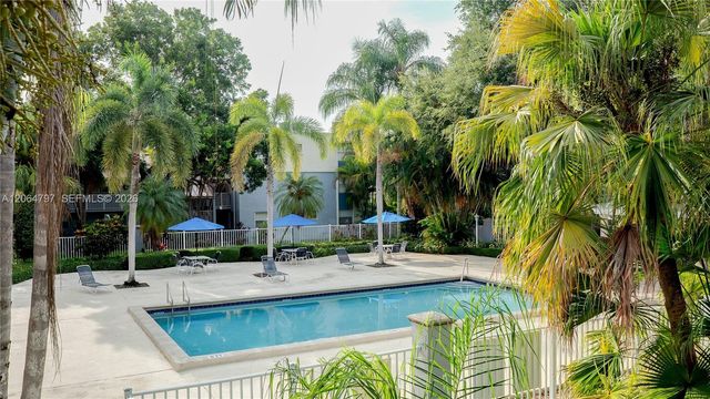 4600 SW 67th Ave 243, Miami, FL 33155