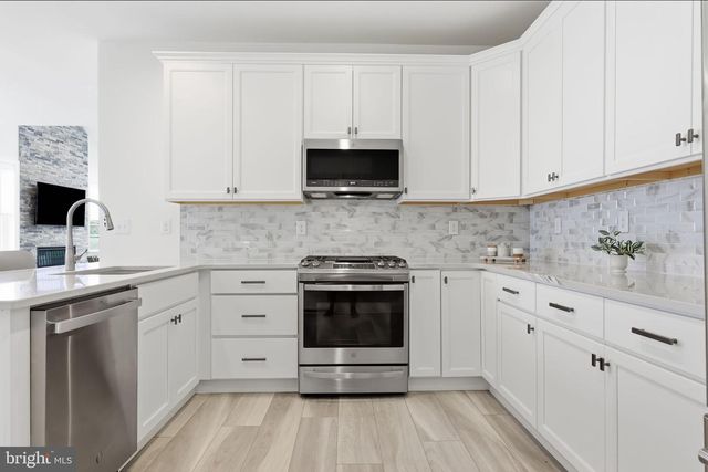 24 SPRING MILL RD, Warminster, PA 18974
