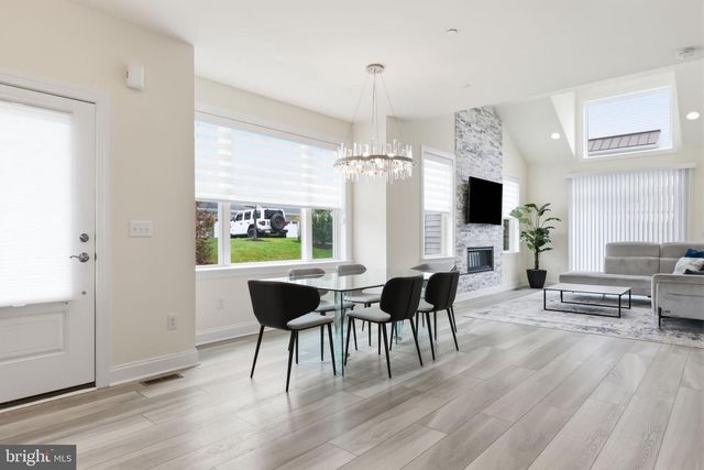 24 SPRING MILL RD, Warminster, PA 18974