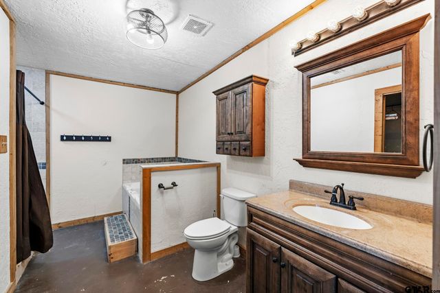 1767 Willow Oak Rd, Gladewater, TX 75647