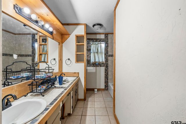 1767 Willow Oak Rd, Gladewater, TX 75647