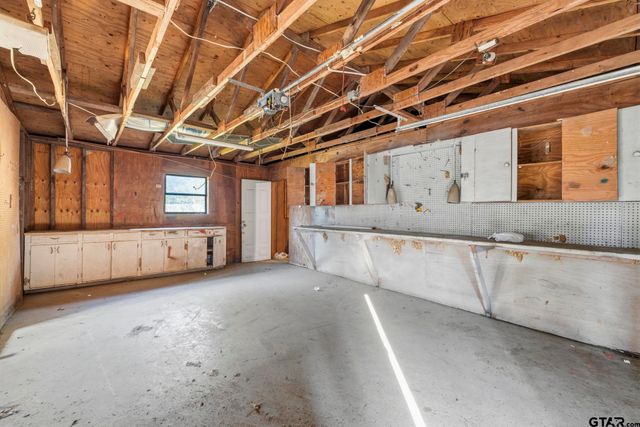 1767 Willow Oak Rd, Gladewater, TX 75647