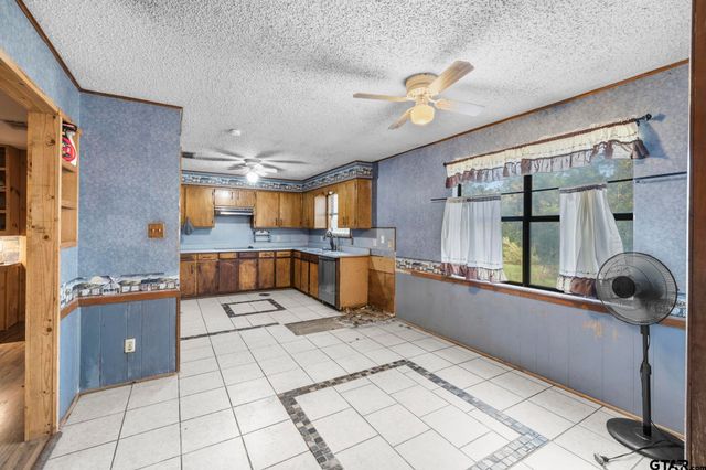 1767 Willow Oak Rd, Gladewater, TX 75647