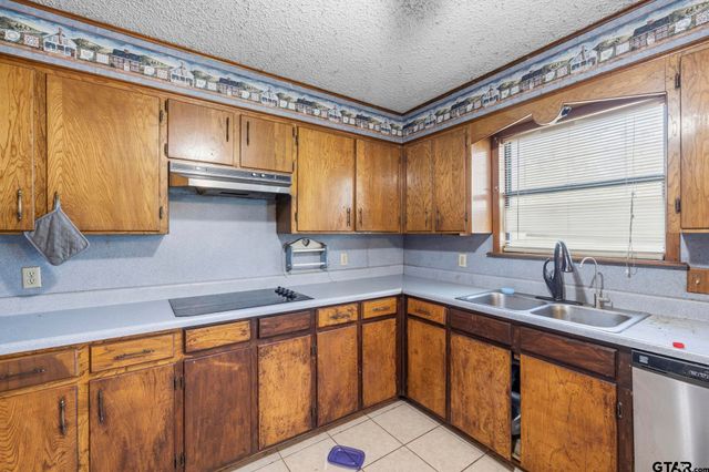 1767 Willow Oak Rd, Gladewater, TX 75647