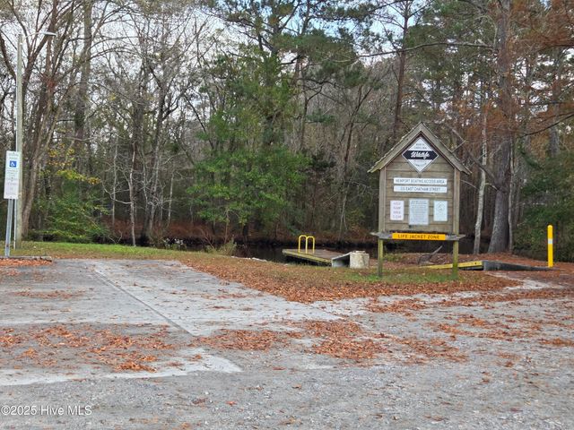 323 E Chatham Street, Newport, NC 28570