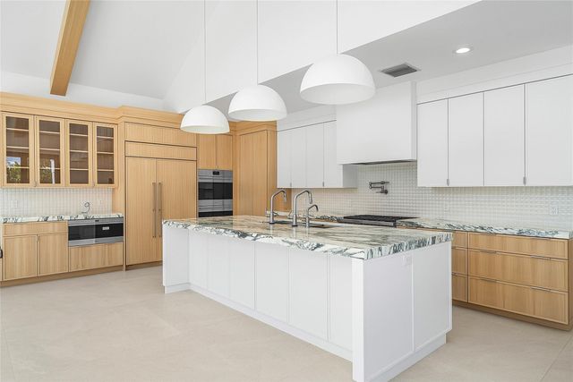 8 Leeward Circle, Jupiter, FL 33469