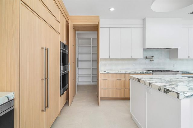 8 Leeward Circle, Jupiter, FL 33469