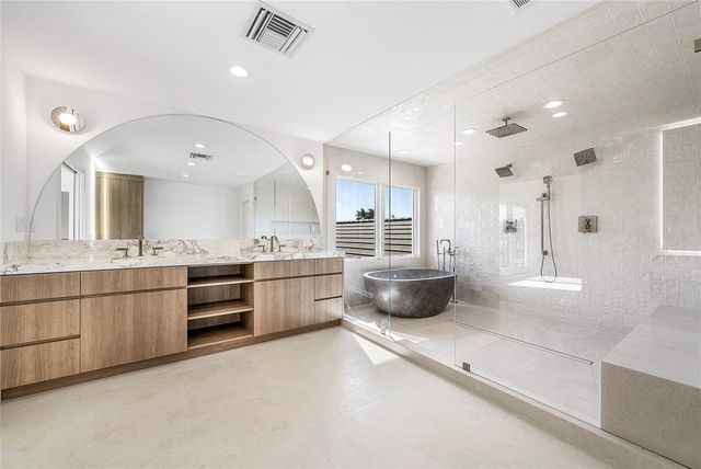 8 Leeward Circle, Jupiter, FL 33469