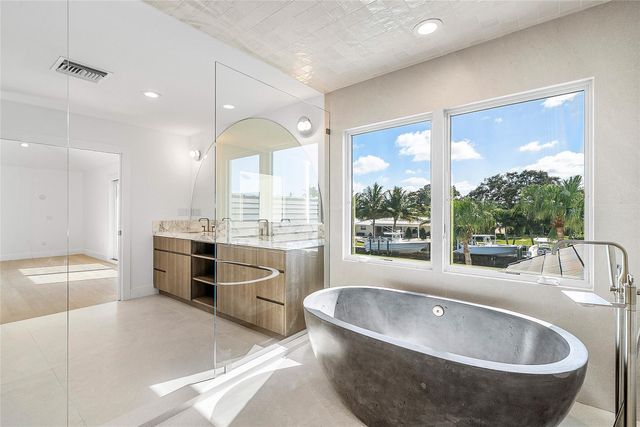 8 Leeward Circle, Jupiter, FL 33469