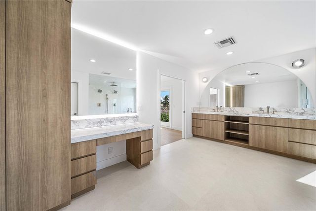 8 Leeward Circle, Jupiter, FL 33469