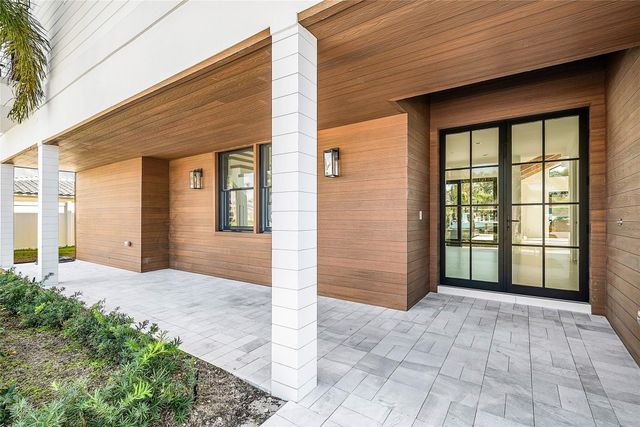 8 Leeward Circle, Jupiter, FL 33469