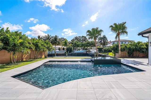 8 Leeward Circle, Jupiter, FL 33469