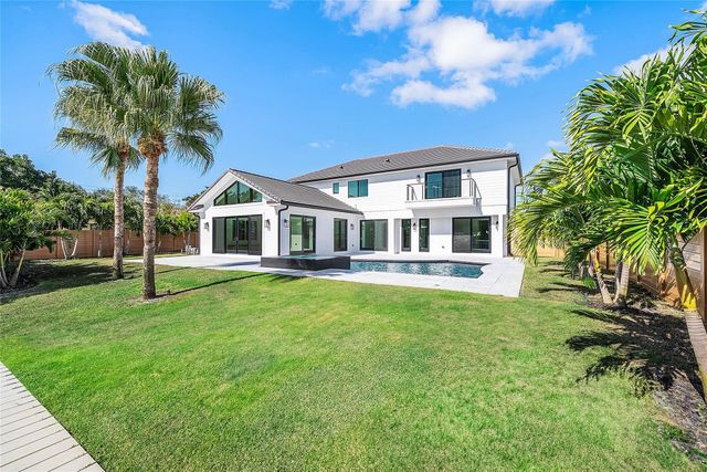 8 Leeward Circle, Jupiter, FL 33469