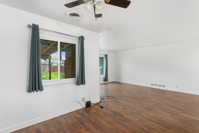 2701 Zinfandel Dr, Rancho Cordova, CA 95670