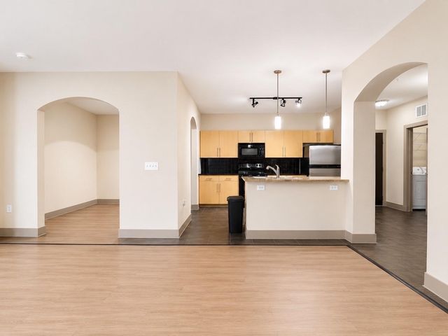 3660 Richmond St Avenue 142, Houston, TX 77046