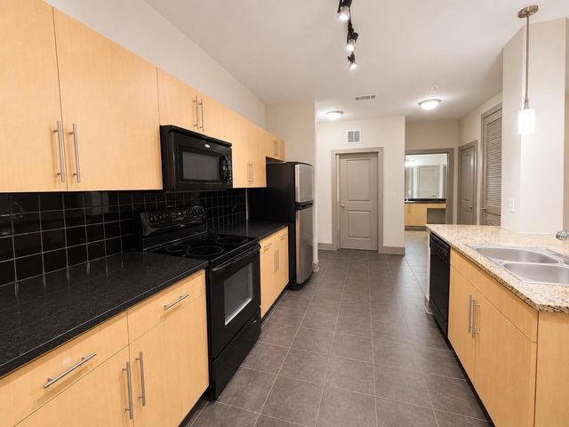 3660 Richmond St Avenue 142, Houston, TX 77046