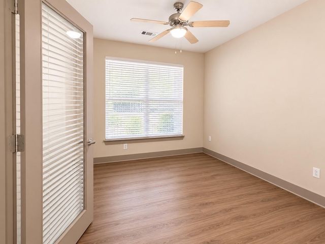 3660 Richmond St Avenue 142, Houston, TX 77046