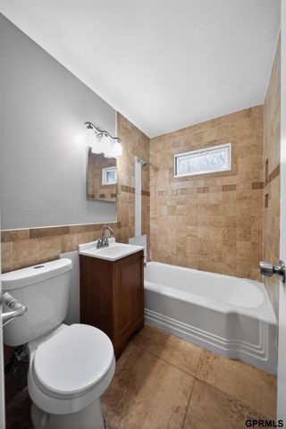 4121 Maple Street, Omaha, NE 68111