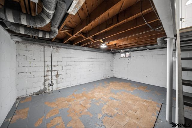 4121 Maple Street, Omaha, NE 68111