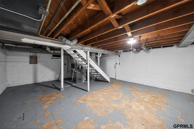 4121 Maple Street, Omaha, NE 68111