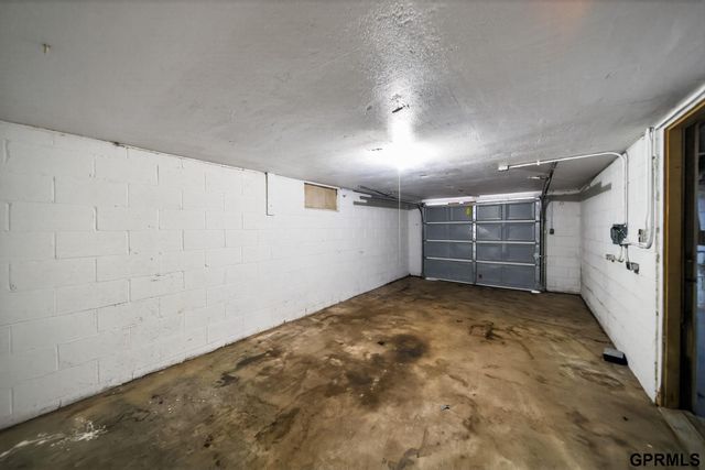 4121 Maple Street, Omaha, NE 68111