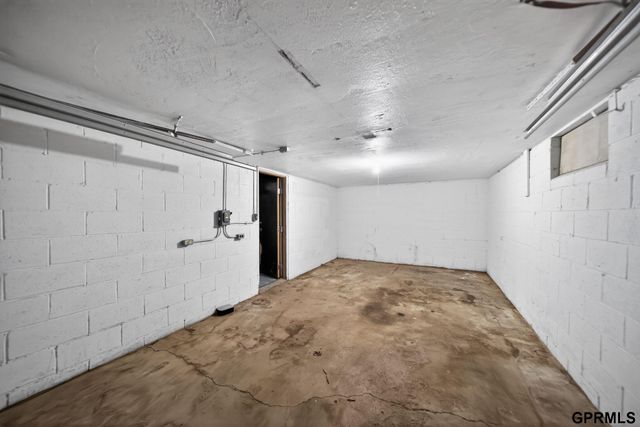 4121 Maple Street, Omaha, NE 68111