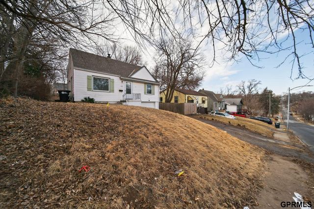 4121 Maple Street, Omaha, NE 68111