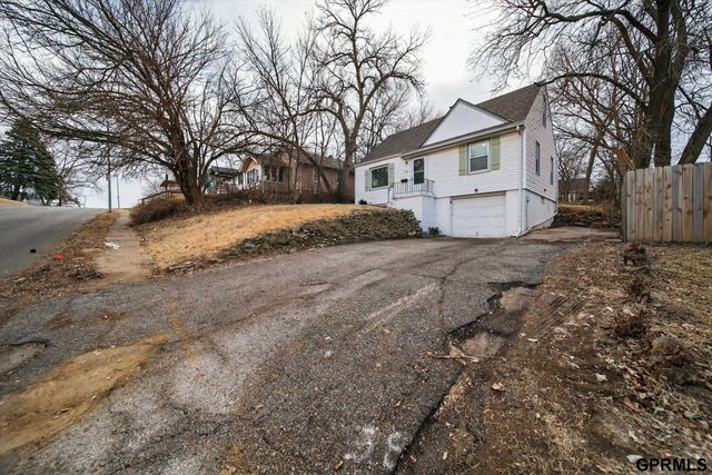 4121 Maple Street, Omaha, NE 68111