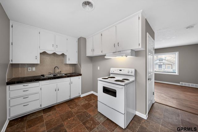 4121 Maple Street, Omaha, NE 68111