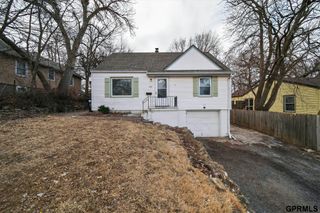 4121 Maple Street, Omaha, NE 68111