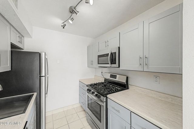 1701 W TUCKEY Lane 236, Phoenix, AZ 85015