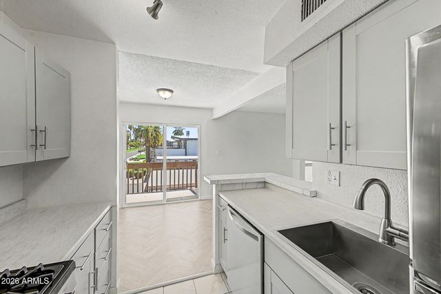 1701 W TUCKEY Lane 236, Phoenix, AZ 85015