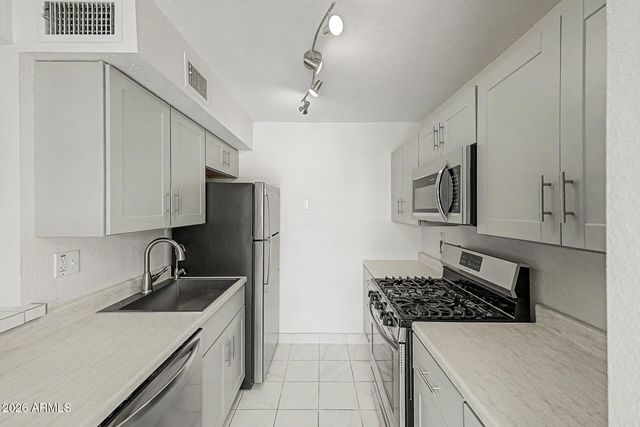 1701 W TUCKEY Lane 236, Phoenix, AZ 85015