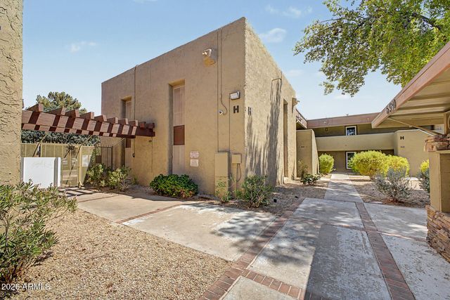 1701 W TUCKEY Lane 236, Phoenix, AZ 85015