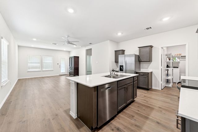 908 Hay Loft Lane, Royse City, TX 75189