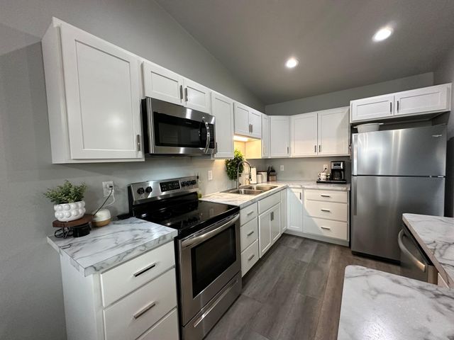 2103 52nd Street S, Fargo, ND 58103