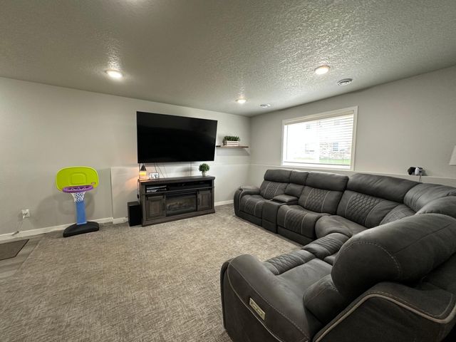 2103 52nd Street S, Fargo, ND 58103