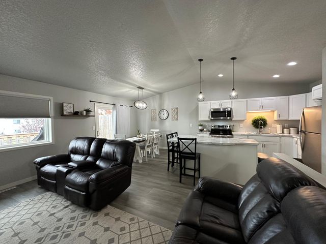 2103 52nd Street S, Fargo, ND 58103