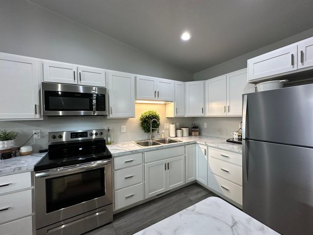 2103 52nd Street S, Fargo, ND 58103