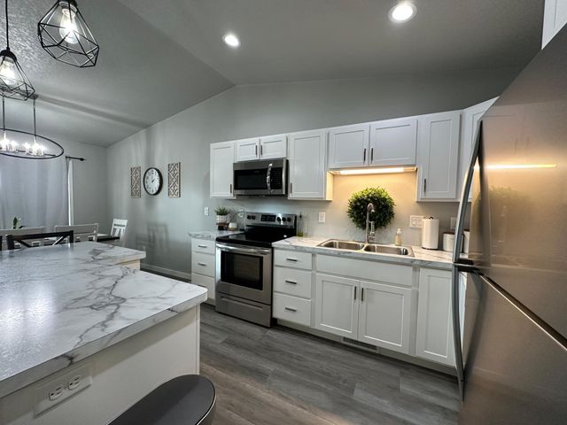 2103 52nd Street S, Fargo, ND 58103