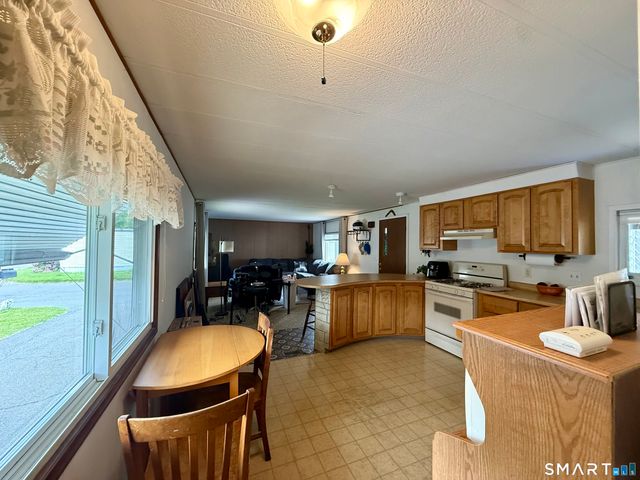 14 Arapaho Drive, East Hartford, CT 06118