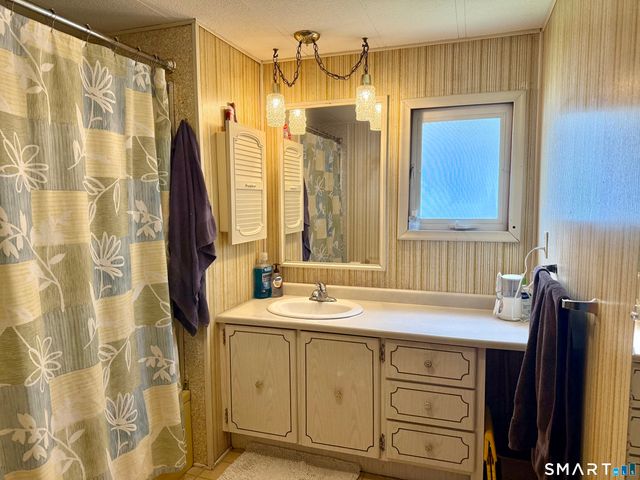 14 Arapaho Drive, East Hartford, CT 06118