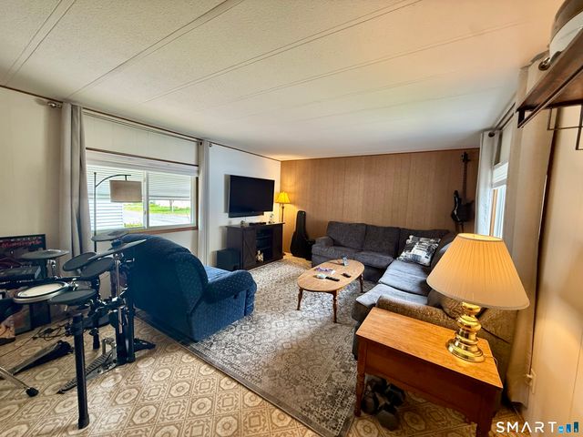 14 Arapaho Drive, East Hartford, CT 06118
