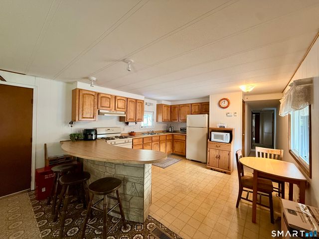 14 Arapaho Drive, East Hartford, CT 06118