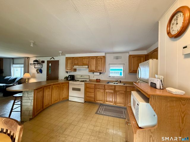 14 Arapaho Drive, East Hartford, CT 06118