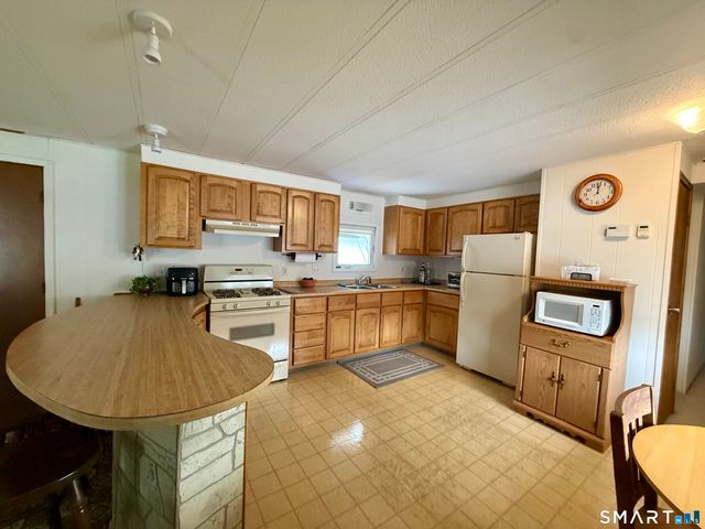 14 Arapaho Drive, East Hartford, CT 06118