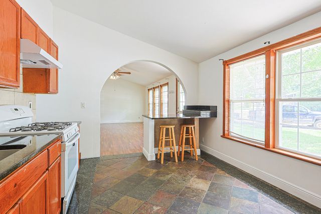 1000 Adams Court, Carpentersville, IL 60110