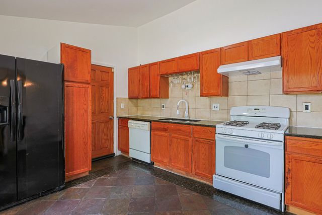 1000 Adams Court, Carpentersville, IL 60110