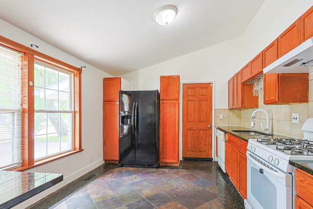 1000 Adams Court, Carpentersville, IL 60110