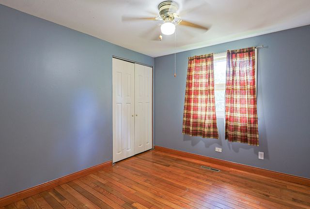 1000 Adams Court, Carpentersville, IL 60110